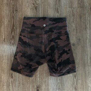 Camo Lululemon wunder train 6" shorts